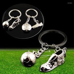 Porte-clés 1pcs en alliage de zinc 3D chaussures de football porte-clés fans souvenirs cadeaux commémoratifs pour de bons amis