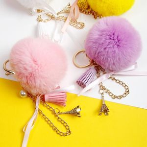 Sleutelhangers 2021 Mooie Eiffeltoren Natuurlijke Bont Pompom Furry Ball Sleutelhanger voor Dames Sleutelhangers Bagonititated Pearl Pendent D521