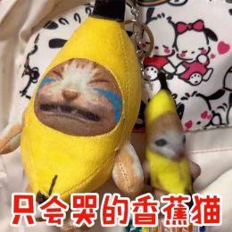 Keychains 2023 NIEUWE BANANA CAT PLUSH HANDER Leuke huilende bananenkat gelukkige kat grappige sleutelhang hangers poppen accessoires geschenken
