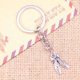 Keychains 20 stcs mode sleutelhanger 20x13mm balletschoenen slippers hangers diy heren sieraden auto sleutelhanger ringhouder souvenir voor cadeau