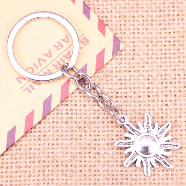 Llaveros 20 unids Llavero de moda 28x25 mm Sun Sunburst Colgantes DIY Hombres Joyería Coche Llavero Anillo Titular Recuerdo para regalo