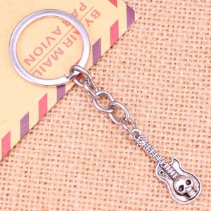 Keychains 20 stcs mode sleutelhanger 32x11mm gitaarschedels hangers diy mannen sieraden auto sleutelhang ketting ringhouder souvenir voor cadeau