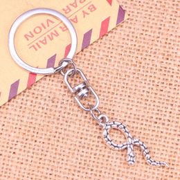 Porte-clés 20pcs mode porte-clés 34 11 mm serpent pendentifs bricolage hommes bijoux voiture porte-clés porte-anneau souvenir pour cadeau
