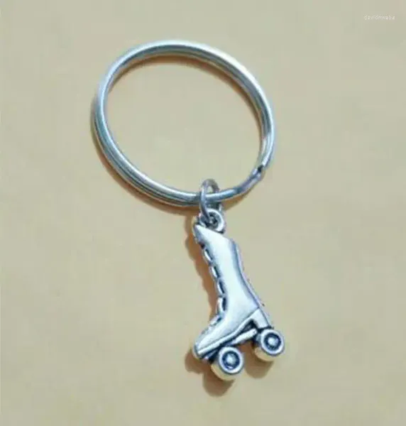 Llaveros 20 unids / lote Llavero dividido Patines de ruedas 25 mm Llavero Cadena para bolsa Titular Charm Colgante Cadenas de automóviles Mujeres Hombres