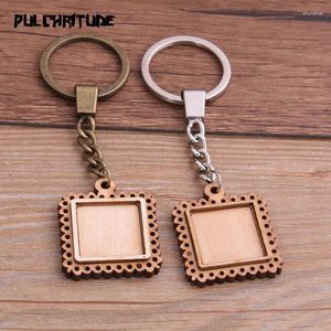 Keychains 2pcs 20 mm carrés de cabochon en bois carré accessoires de clés métalliques