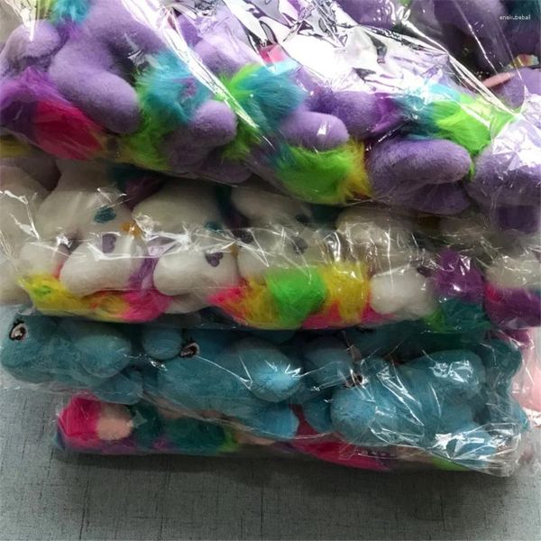 Keychains 36pcs peluche 8 cm clés de la chaîne de clés de la chaîne d'anneau