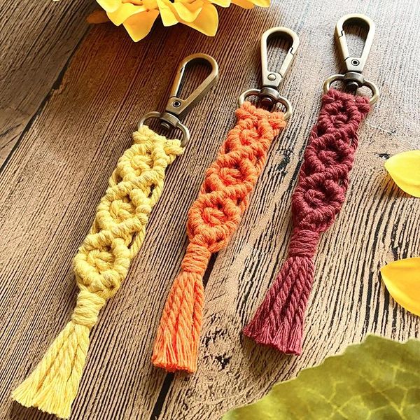 Porte-clés 8Woven Macrame Key Chain Accessoires Clip pour femmes Exquis Handmade Bohemian Multi Couleurs Tassel Bague Charme Cadeau de vacances