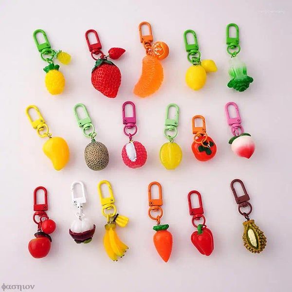 Keychains acrílico mini colgante de frutas simuladas llavero lindo zanahoria fresa plátano llave llave anillos de cadena de llaves colgantes para mujeres niñas