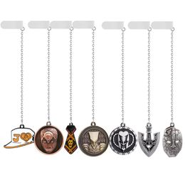 Keychains Anime Jojos Bizarre Adventure Bookmarks voor boeken Keychain Men Kujo Jotaro Star Key Chain Metal Round Giorno Giovanna Keyring