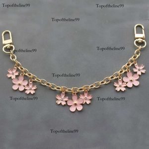 Keychains Bag Charm Chain Keychain For Women Pink Flower Pendant Decoratie Accessoire Metalen gesp