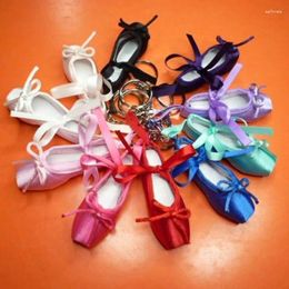 Keychains zapatillas de ballet decoración de llavero encospes de mochila para mujeres caída caída