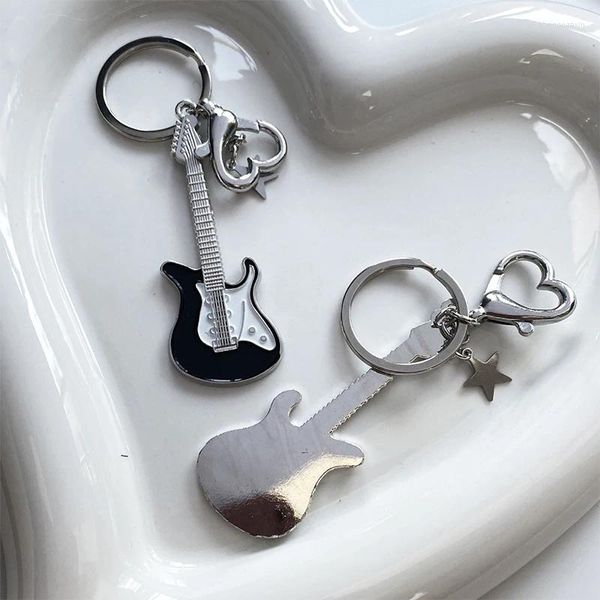 Porte-clés noir et blanc guitare amour coeur étoile porte-clés pour femmes doux cool tendance mode pendentif vintage accessoires esthétiques cadeau