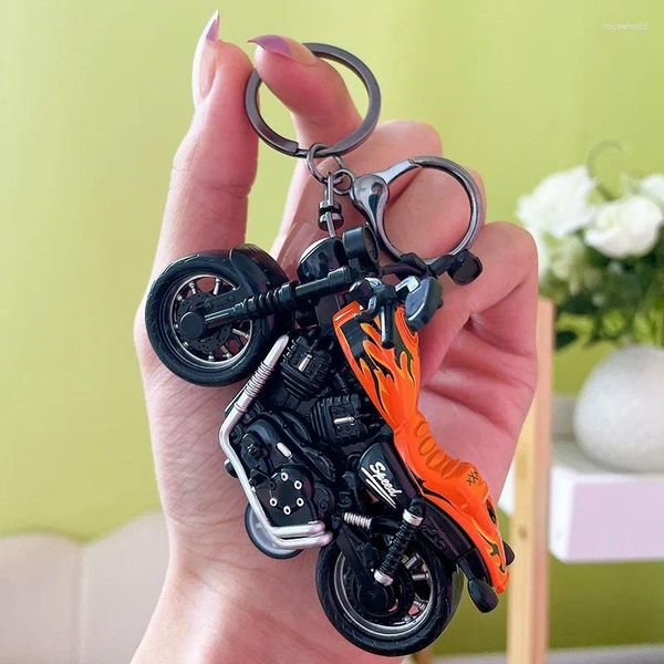 Porte-clés dessin animé hip-hop mini moto porte-clés personnalité créative couple sac cool jouet modèle pendentif petit cadeau porte-clés accessoires