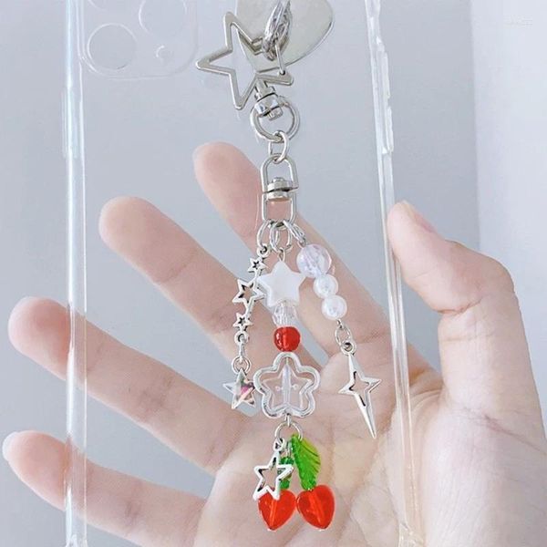 Keychains Cherry Keychain Costrado Ornamento de llaves de la bolsa de fresa Material de la aleación de la aleación de encanto para