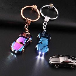 Keychains Cool Gadgets Car Model Keychain voor mannen Fun Creative Bag Accessories Metal Lamp hanger met LED Light Simple Hanging Buckle G221026