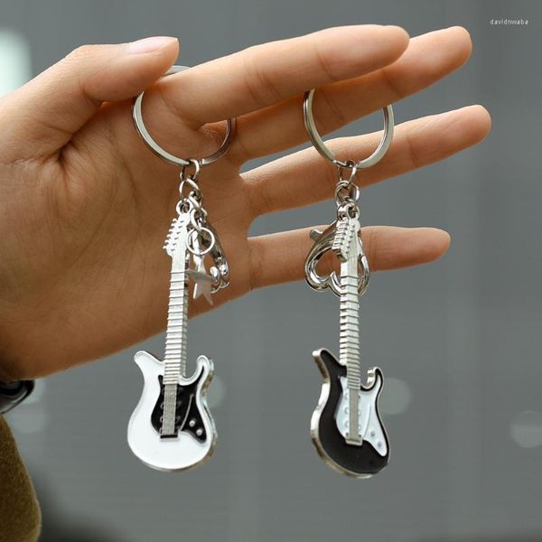 Keychains pareja guitarra llave cadena de metal llavero lindo y2k negro musical musical anillo colgante de color plateado para hombre regalo de fiesta para mujeres