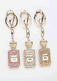 Keychains Fashion Creative Dinestone Keychain Botella de perfume Llave llave Bolsos Femenino Llave de la llave del colgante Regalo de cumpleaños T2209093648851