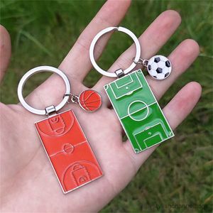 Keychains Creative Football Field Keychain Metal Soccers Basketball Hengenten Fans Sports Souvenir Gifts Man Key Holder Accessoire