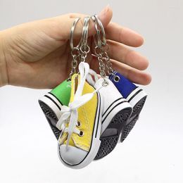 Keychains Creative Mini Simulation Canvas Shoes Keyring For Women Girl Cute Backpack Car Key Pendant Fun Holiday Sieraden Geschenken Smal22