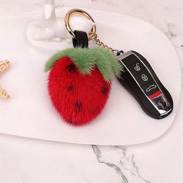 Porte-clés mignon boule pompon bricolage Straberry porte-clés pour filles sac à dos de charme porte-clés femmes cadeau d'anniversaire