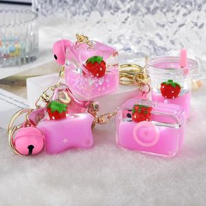 Porte-clés mignon lait thé tasse caméra acrylique porte-clés flottant liquide porte-clés créatif rouge fraise porte-clés pendentif femmes sac porte-clés