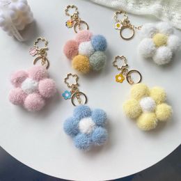 Porte-clés mignon pompon hiver peluche fleur porte-clés avec boule de cheveux femmes clés de voiture porte-clés en gros accessoires de mode 2023