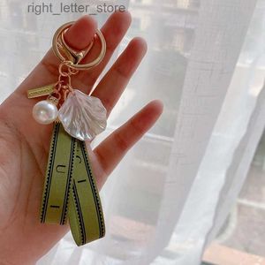 Sleutelhangers Designer sleutelhanger Luxe sleuteltasje vrouwelijke sleutel Parel groen lint delicate schelpen sleutelhanger paar cadeau leuk 240303