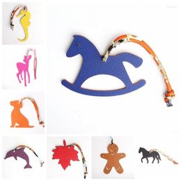 Keychains Dubbele gezichten Echt lederen paard Seahorse Deer Hobbyhorse Keychain Backpack Hangdoek Animal Key Chain Women Bag Charm