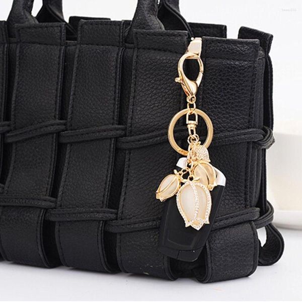 Keychains de aleación elegante Tulip Flower Cadena Opal Bag Bag Pends CAR COCHING Mujeres Regalo