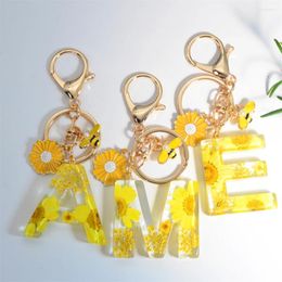 Les clés de clés exquises Daisy 26 lettres Sweet Sweet Flower Flower Bee Alphabet Keyrings Name Initial Car Key Chains Sac Pendant Ornements