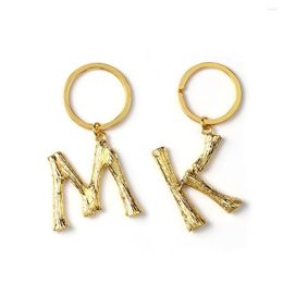 Keychains Fashion Gold Bamboo Design eerste alfabet met belangrijke houder vrouwen mannen tas charm metal brief sleutelhang verjaardag kerstcadeau