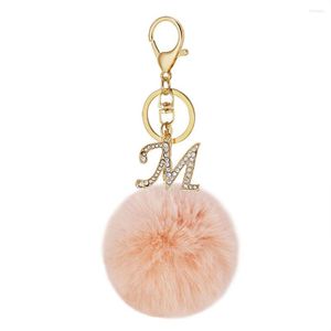 Keychains Fashion Rhinestone 26 Letter Pompom hanger Keychain Pink Fur Ball Initialen Alter Keyring voor dames tas charmes accessoires cadeau