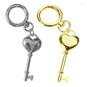 Keychains modieus paar sleutelhanger gepersonaliseerde hartvergrendeling hanger slijtage sieraden voor mode -enthousiastelingen elegante tas charme