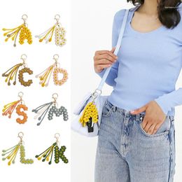 Porte-clés à la main en tricot marguerite fleur lettre pour femmes fille crochet porte-clés pendentifs porte-clés anneaux sac cadeau