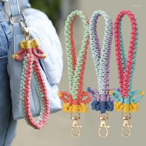 Porte-clés à la main à tricoter porte-clés exquis coton corde sac voiture porte-clés pendentif créatif papillon bracelet téléphone portable chaîne bijoux