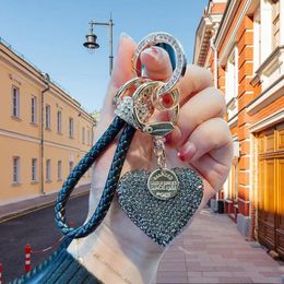Porte-clés coeur porte-clés pendentif strass brillant avec dragonne sac décoration faux porte-clés pour voiture