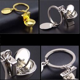 Keychains hoge kwaliteit 2 stks verkopen creatieve metalen toilet sleutelring snuisterijhouder mode ambachten cadeau autoketting tas hanger