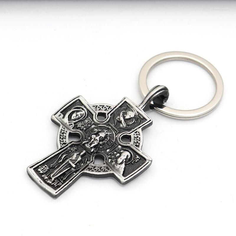 Nyckelringar Holy Celtic Cross Pendant Nyckelring Katolsk Kristen Antik Silver Färg Nyckelring Nyckelring Kvinnor Män Religiösa Smycken Present
