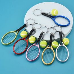 Sleutelhangers Lanyards 10st Sport Mini Tennisracket Hanger Sleutelhanger Sleutelring Ringzoeker Holer Accessoires Geschenken voor Tiener Fan 231208