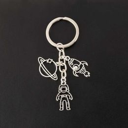 Keychains Lanyards 1pc Rocket Spaceship Alien Ufo Keychain Planet Astronaute Pendant Haveurs Keyder Fit Friend Gift Bijoux Q240403