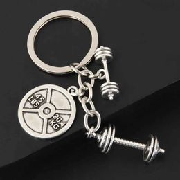 Keychains Lanyards 1 st Kracht Sport Barbell Dumbbell Charm Charms Keychain FAST FIT KEYRING VOOR MEN AUTO CAFDE DIY sieraden Supplies Q240403