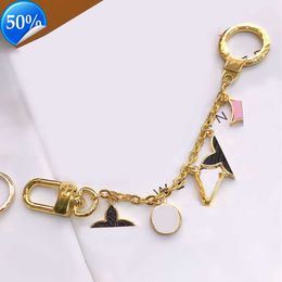 Keychains Lanyards 2023 Luxe ontwerpers Keychains Letters Diamonds Keychain Brand CAR Key Chain Women Buckle sieraden sleutelhangtassen hangdoekcadeau