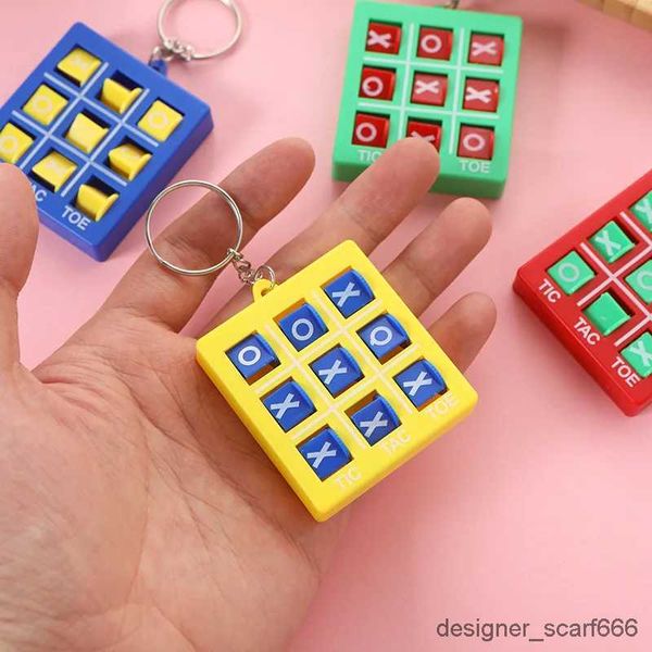 Llaves de llaves de llaves 5pcs colorido tic tac toe keychain para niños juguetes educativos fiesta de cumpleaños favoritos premios en el aula