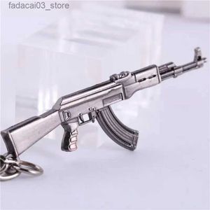 Sleutelhangers Lanyards AK47 Gun Wapen Model Metalen Hanger Sleutelhanger Punk Rock Mannen Sieraden Metalen Sleutelhangers Groothandel Q240201