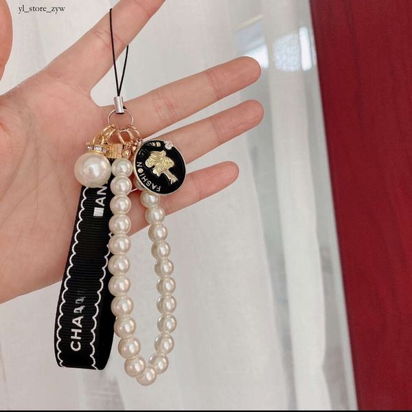 Keychains Lanyards Chanells Keychain Charms Luxury Designer Couples Key Chain New Sunflower Key Ring Pendant Panda Panda Panda Key Holder Channel Chain