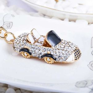 Keychains Lanyards Cool Roadster Sports Auto Keychain Crystal Luxury Convertible Car Model Keyring Fashion Key Chains for Women Purse Bag Tas Key Holder Q240521