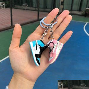 Keychains Lanyards Creatieve 3D Mini Basketball Shoes Stereoscopisch model Sneakers Enthousiast Souvenirs Keyring Car Backpack Pendant G OT5RG