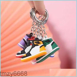 Llaveros Lanyards Creative Mini PVC Zapatillas de deporte para hombres Mujeres Gimnasio Zapatos deportivos Llavero Bolso Cadena Zapato de baloncesto Clave Ho Dhrkp 4EL6