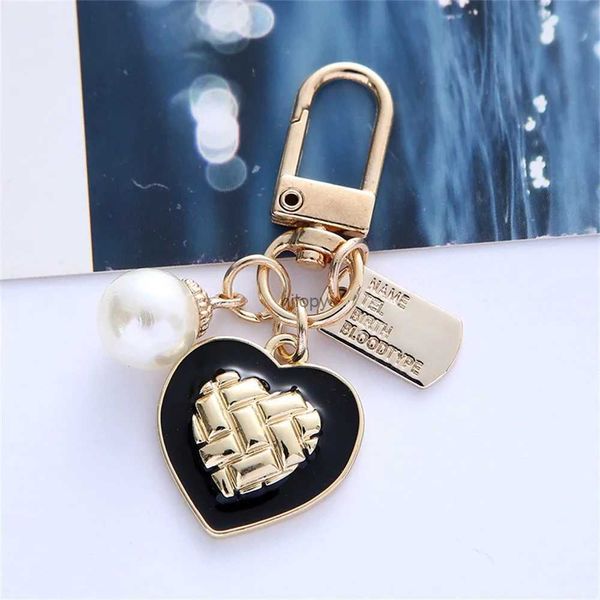 Keychains Lonyards créatif Pearl Peach Heart Keychain Létique élégante Étiquette Imitation Pendant pour femmes Girls Hands Hands Hands Headphone Case accessoires