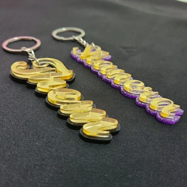 Keychains Lonyards Custom acrylique double layernameplate Key Chain personnalisé Cétique gravée de clés Gift pour son cadeau Valentin 231025